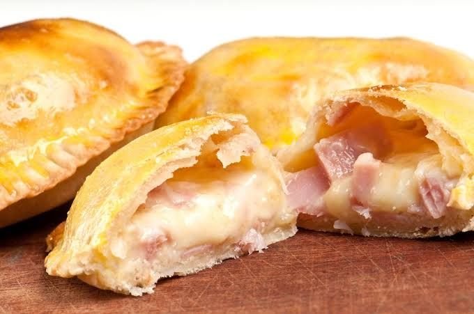 Empanada de Jamón y Queso